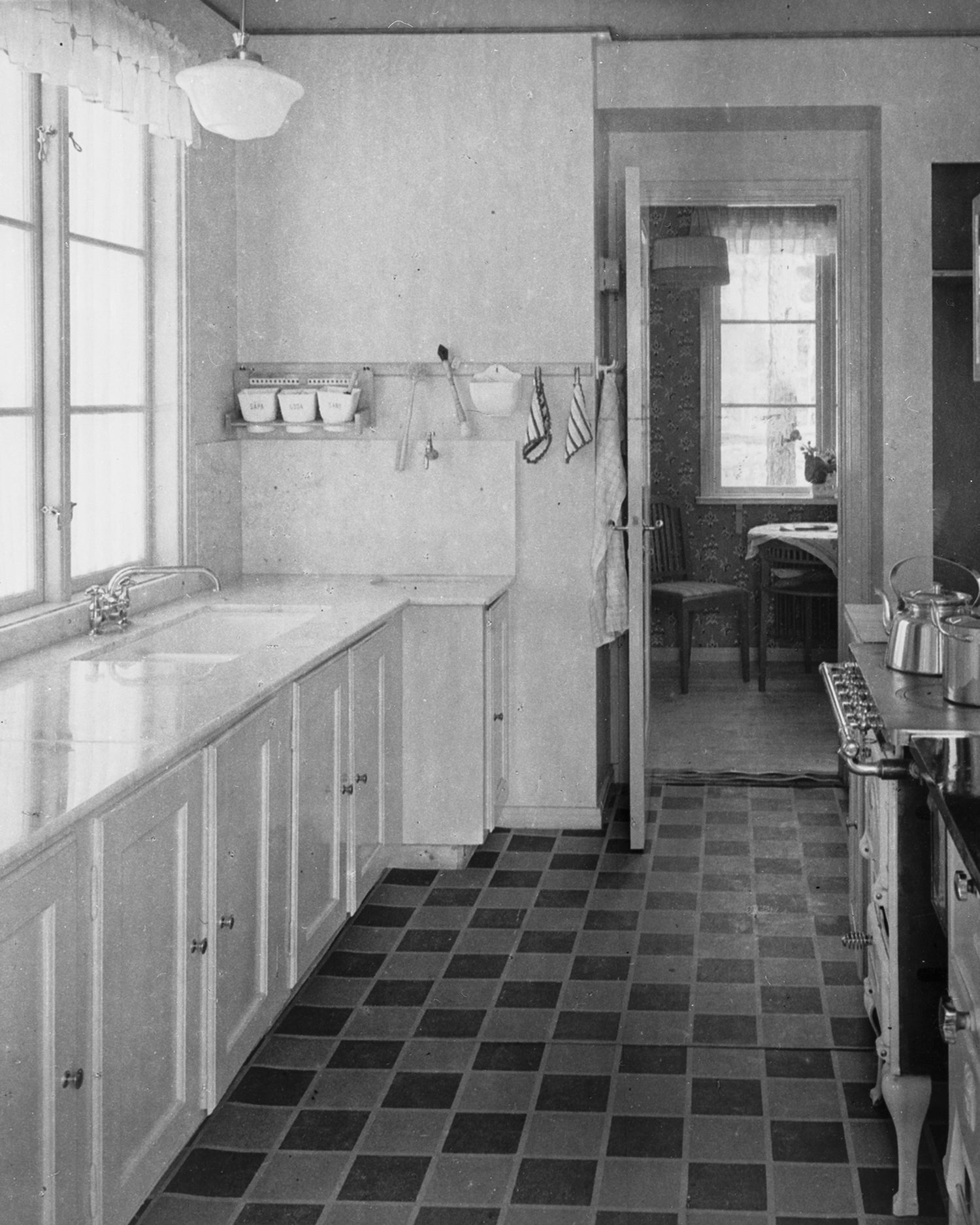 Histoire du style ~ 1920 Classisme des années vingt : Cuisine & Salle de bain card image