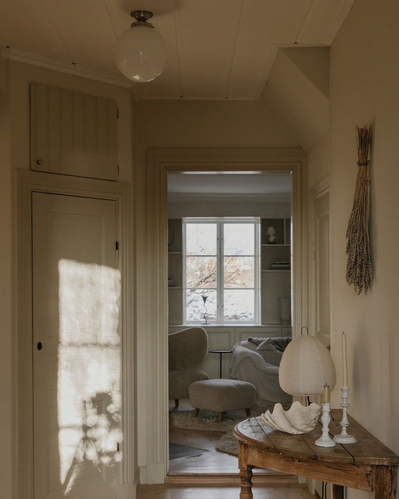 Chez Emily Slotte – Détails du siècle en focus card image