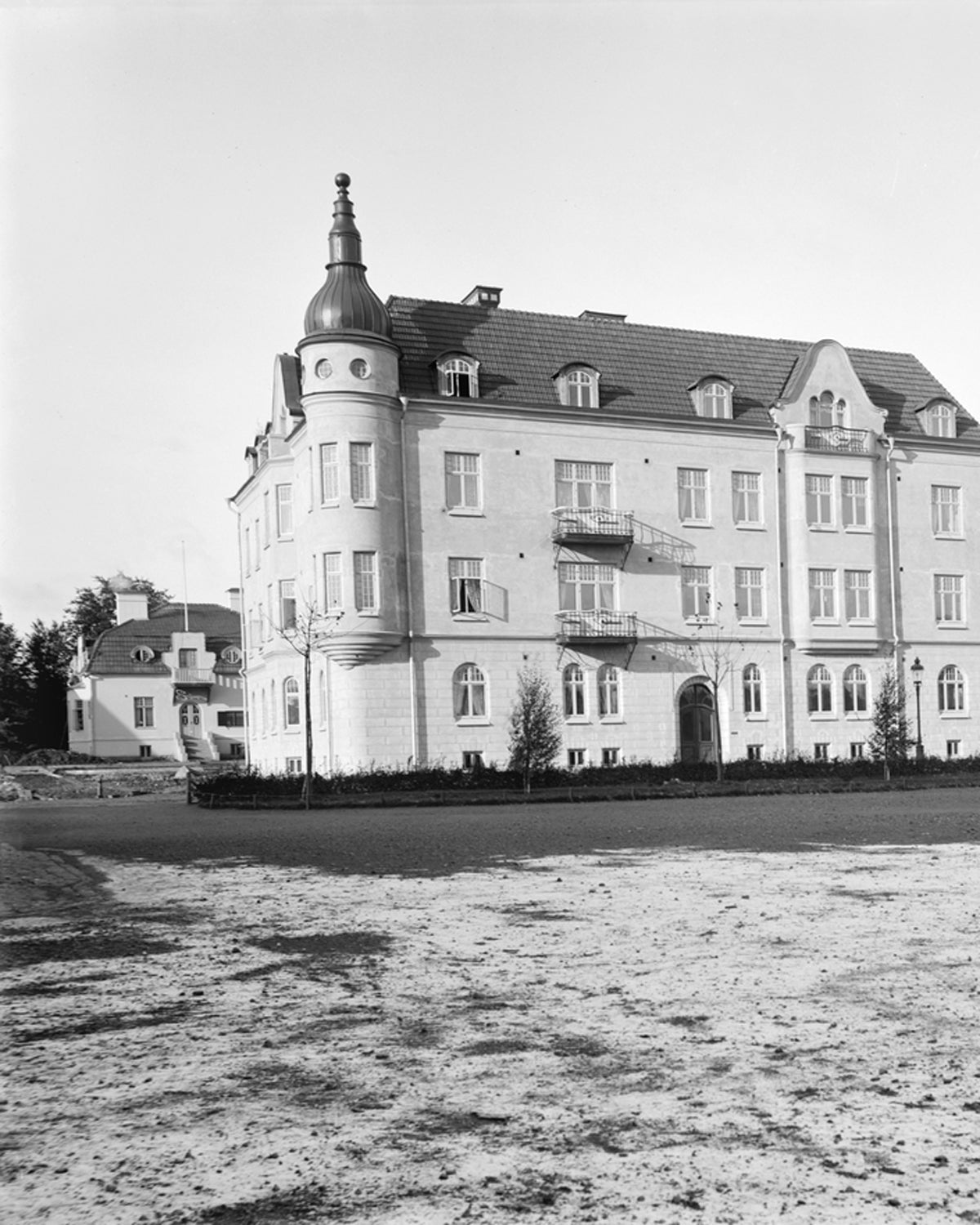 Histoire du style ~ 1900-1910 Art nouveau : Architecture, façades et fenêtres card image