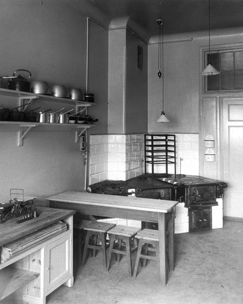Histoire du style ~ 1910-1920 Nationalromantisme : Cuisine & Salle de bain card image