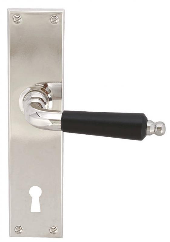 Dörrhandtag - Långskylt med trägrepp nickel image