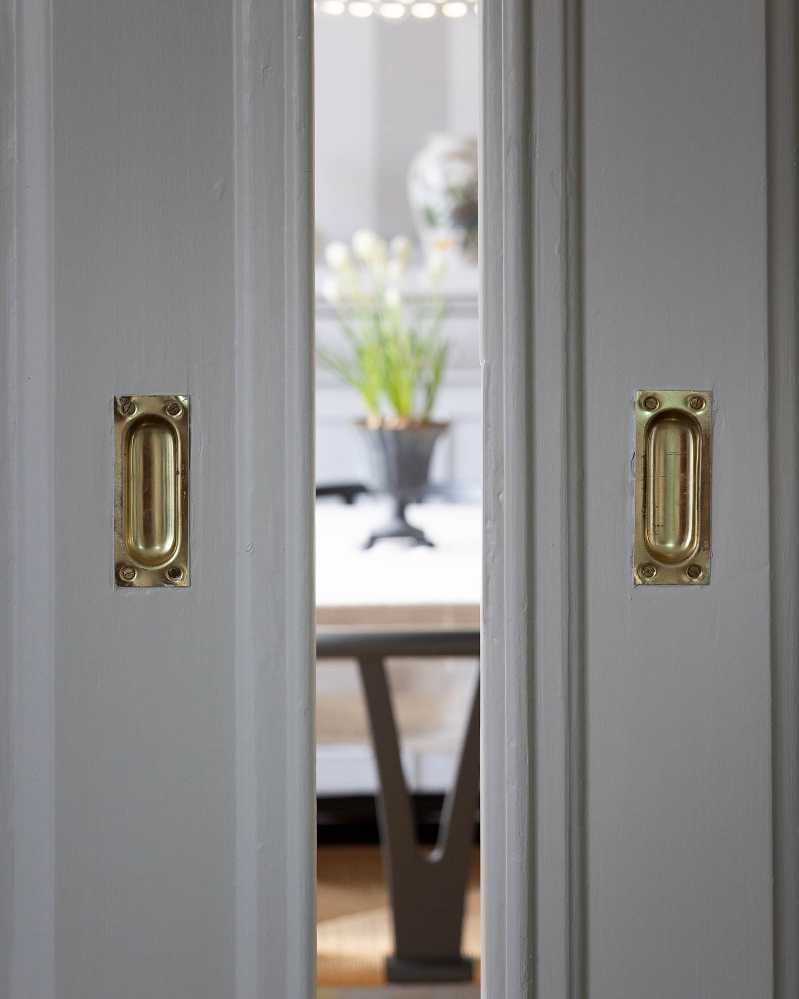 Sliding door handle - Brass 95x34 mm image