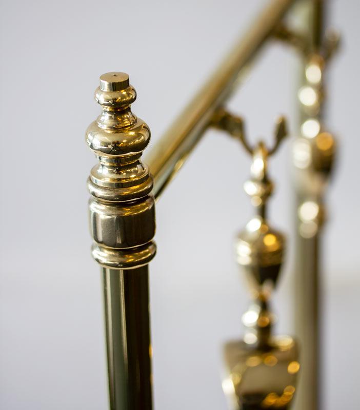 Brændeholder med pejseværktøj - Messing image