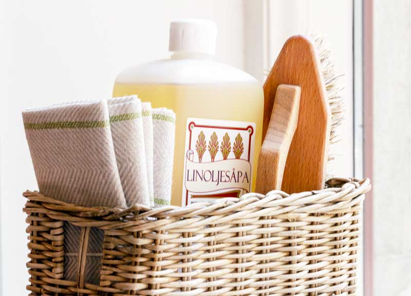 Scrub brush with handle - Beechwood image