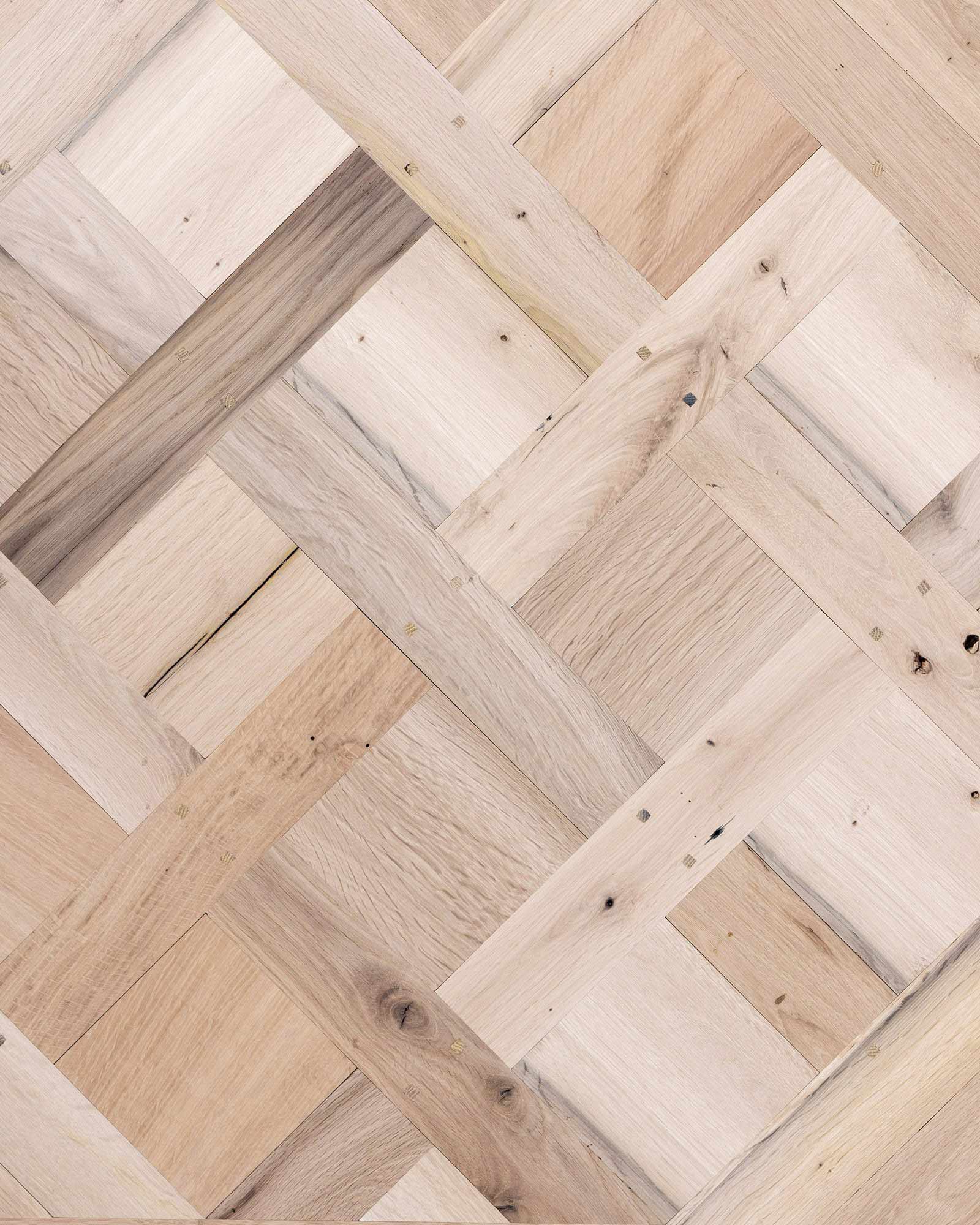 Versailles panelgulv – Gjenbrukt antikk eik 23x1000x1000 mm image