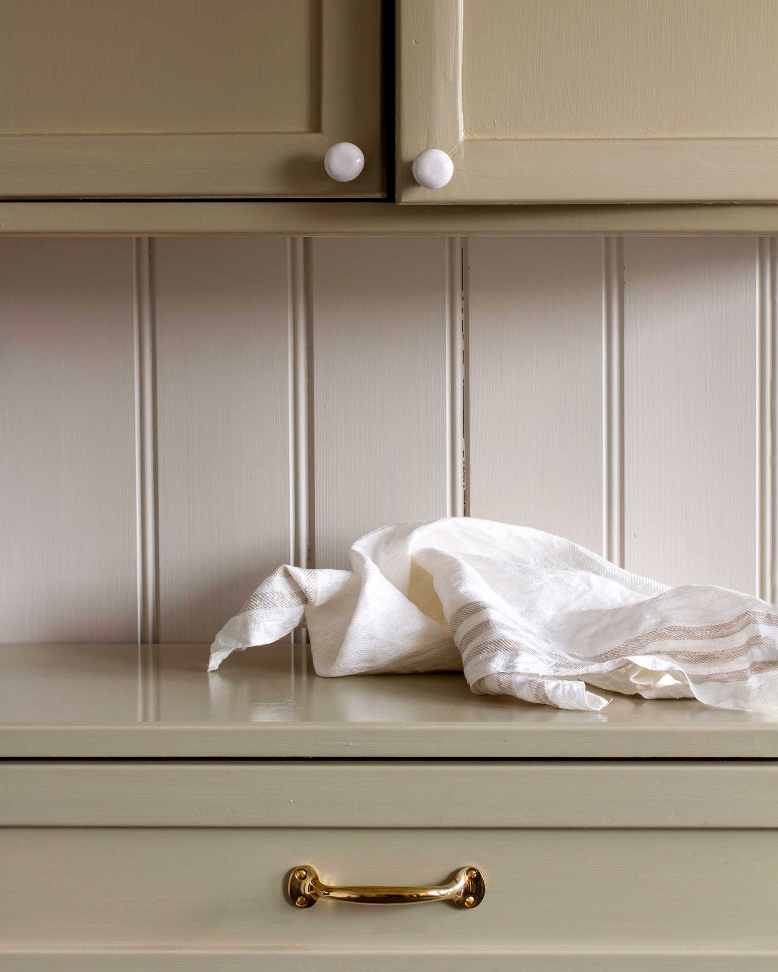 Knob - Porcelain white/brass image