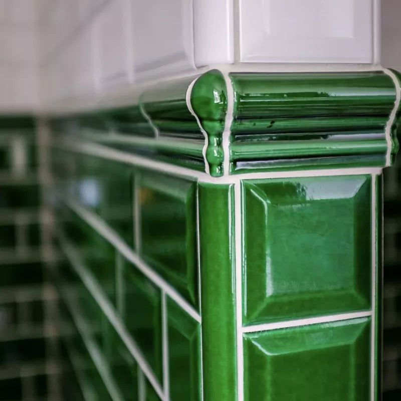 Kakel Victoria - Kantlist 2,5 x 15 cm buteljgrön image