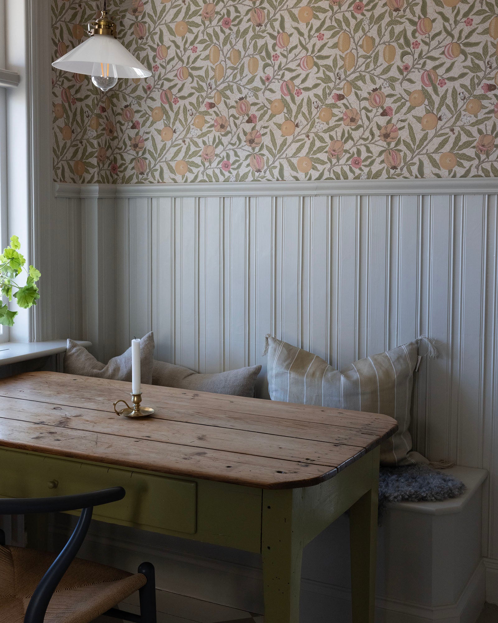 William Morris & Co. Tapet - Fruit Limestone/Artichoke image