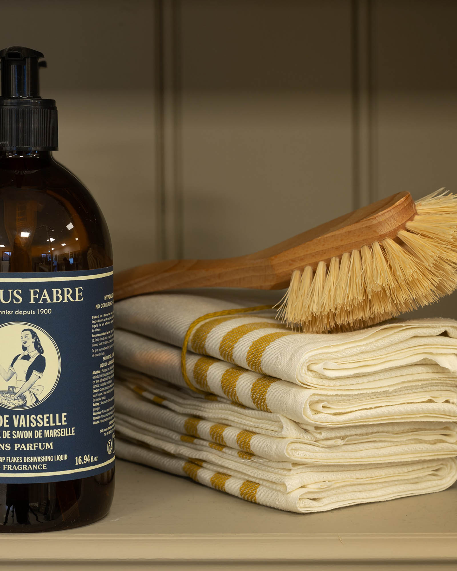 Dish brush - Wood & leather strap image