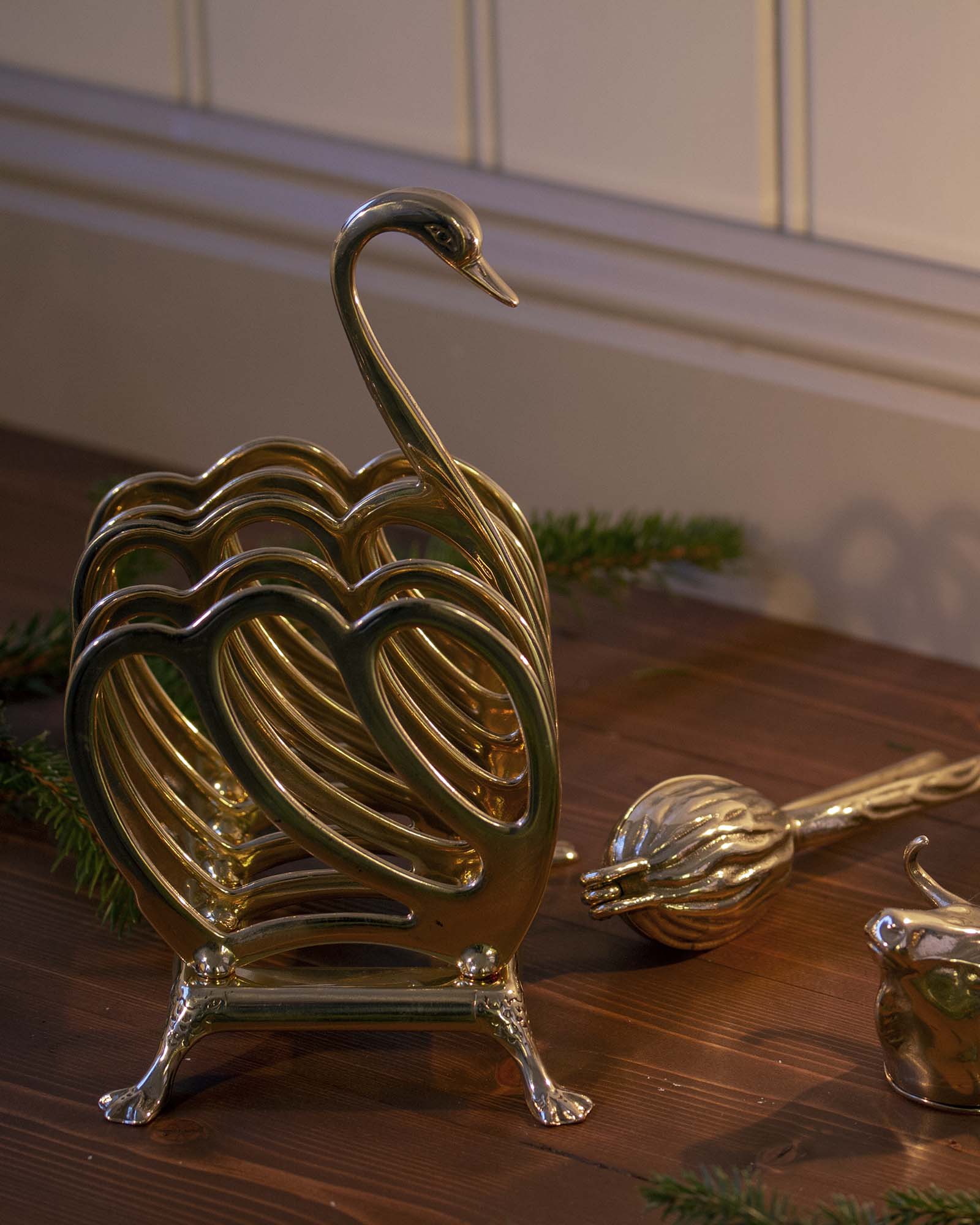 Toast rack & napkin holder brass - Swan image