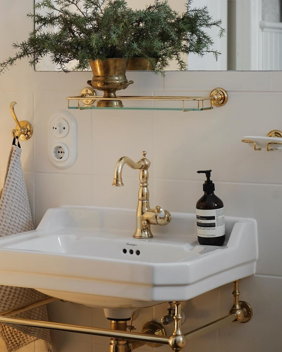 Bathroom Faucet - Oxford brass image