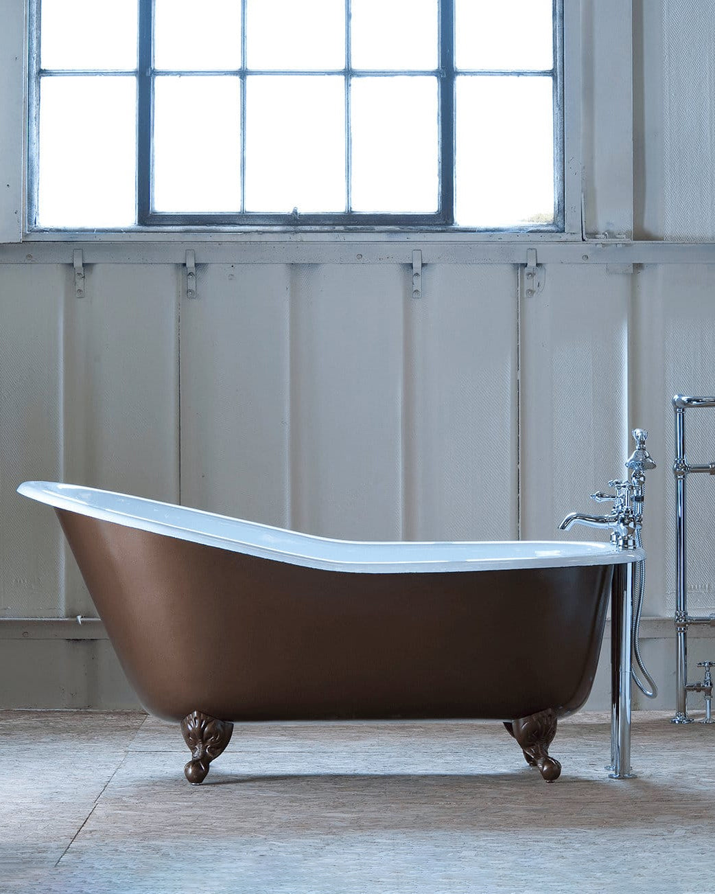 Cast Iron Bathtub - Bordeaux image