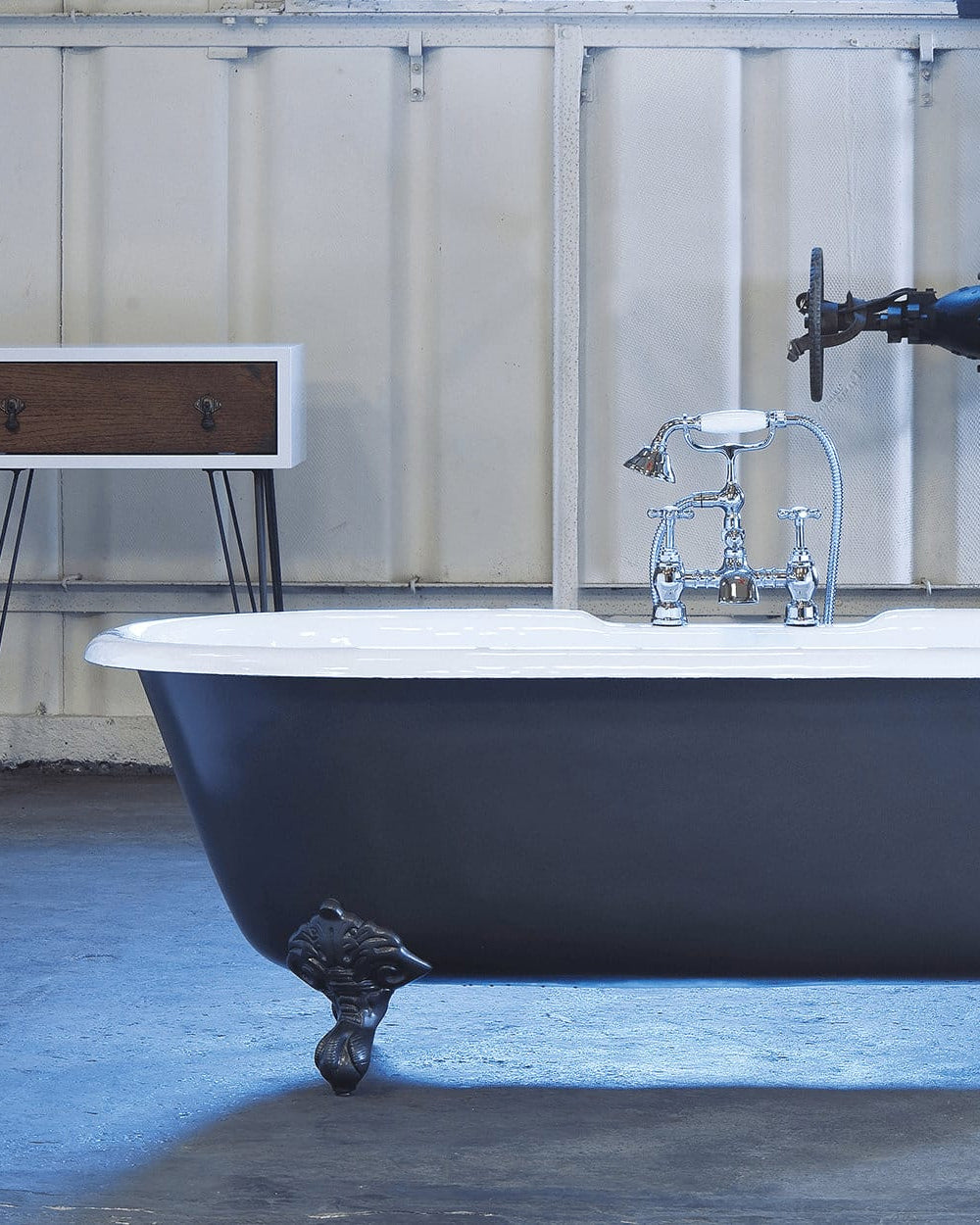 Cast Iron Bathtub - Moulin image