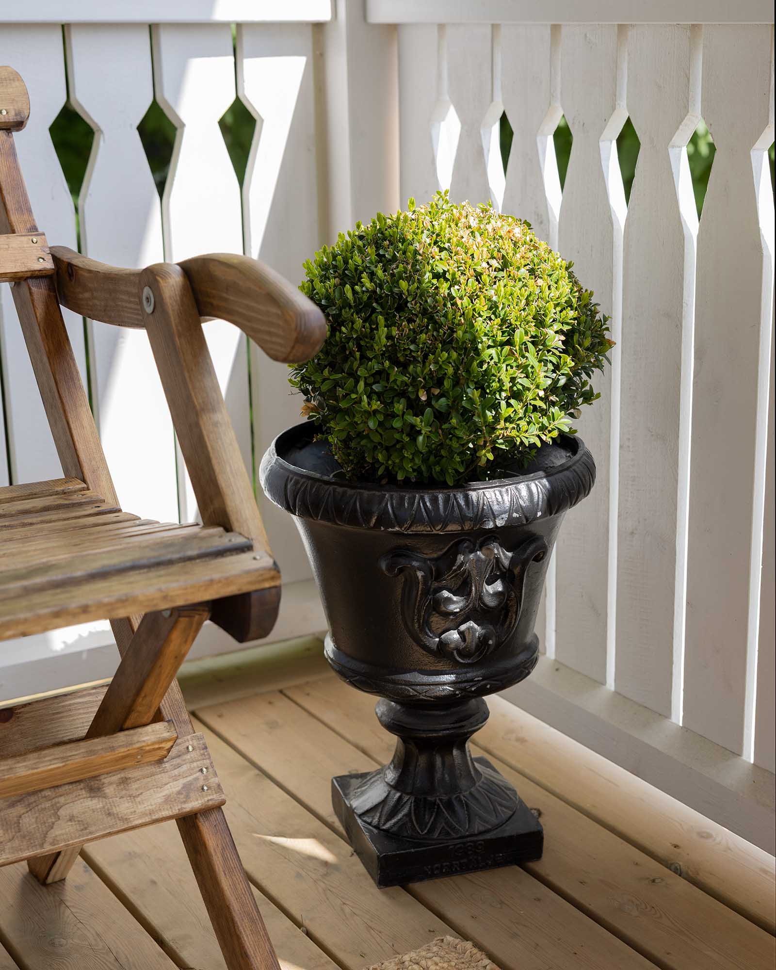 Urne i støpejern - Blomsterurne Uppland image