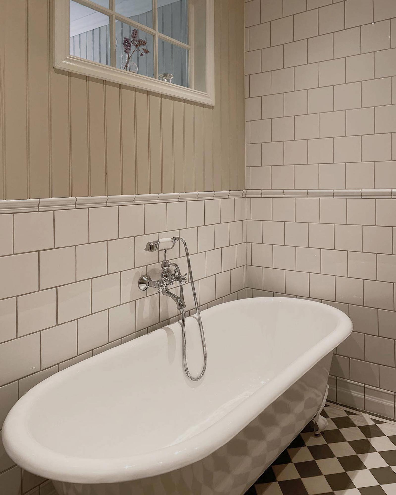 Classic bathroom details in period stylesplit-banner image