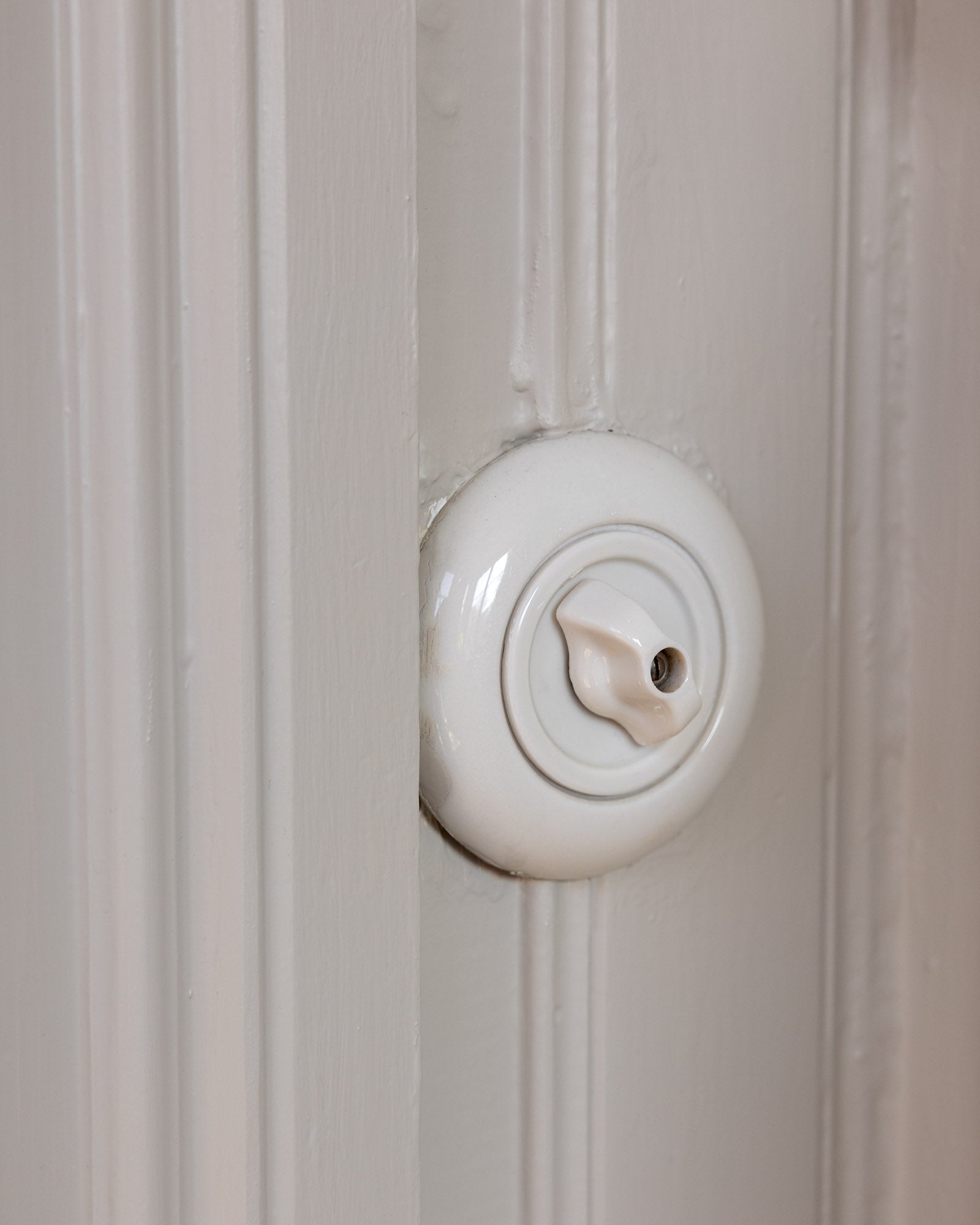 Vridströmbrytare rund porslin - Korsströmbrytare image