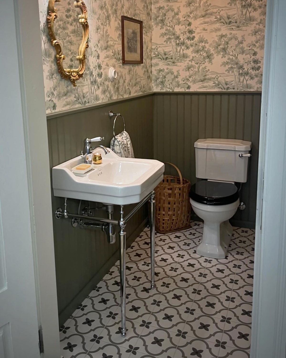 Servant - Burlington Edwardian 56 cm, stativ i krom image