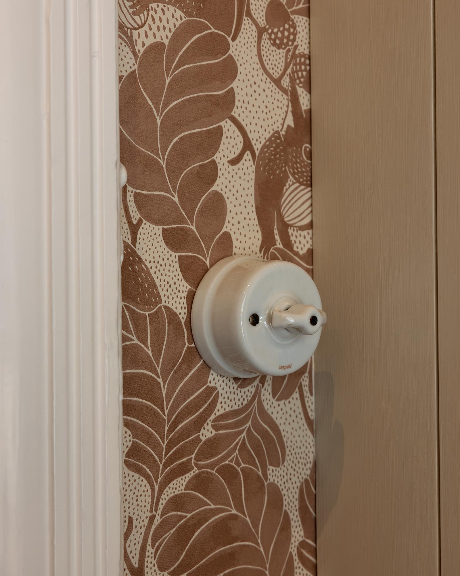 Dimmer - White porcelain surface mounted image