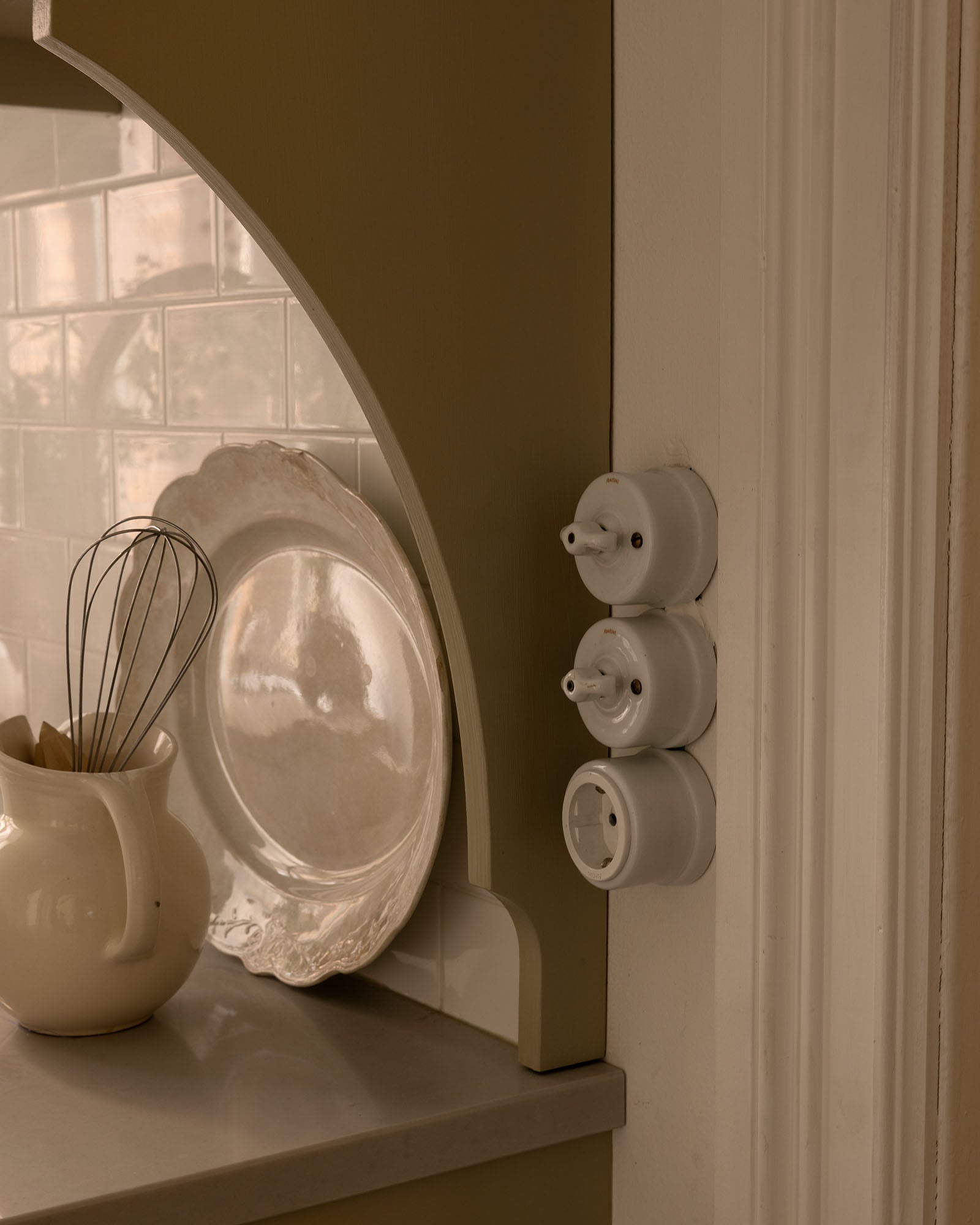 Double Dimmer - Surface-Mounted Rotary Switch in White Porcelain image