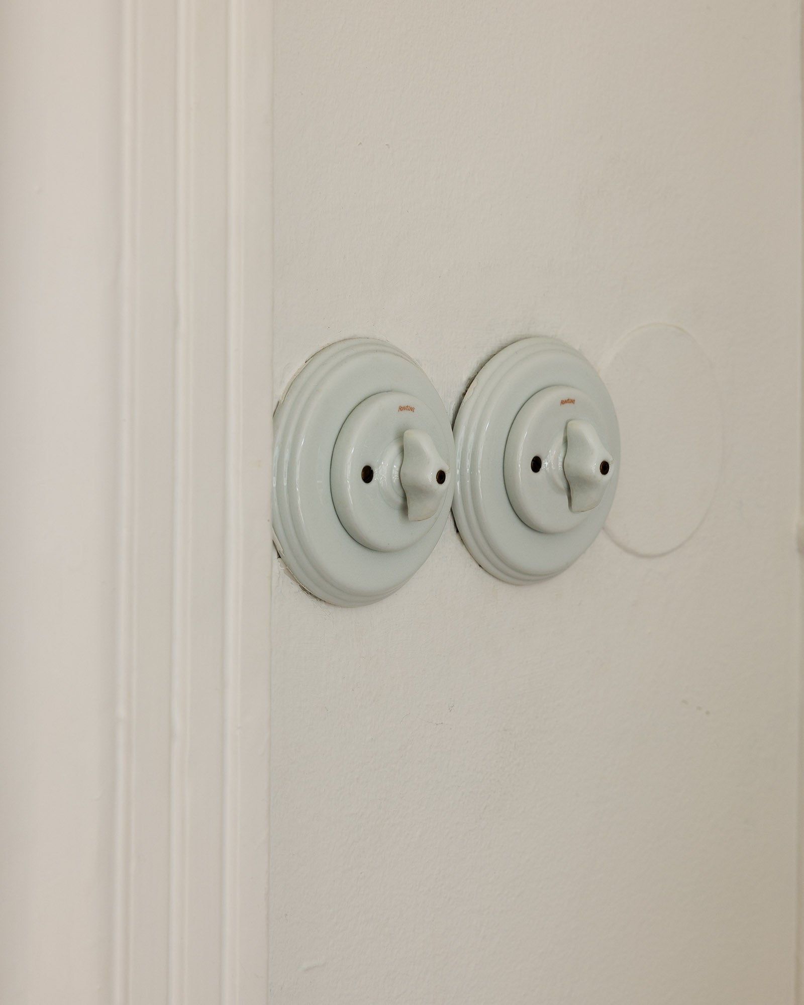 Strömbrytare - Trappströmbrytare (vrid) vit porslin image