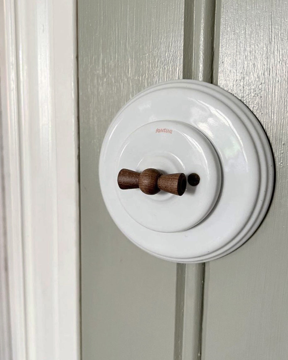 Frame 1 Element G. Colonial, White Porcelain image