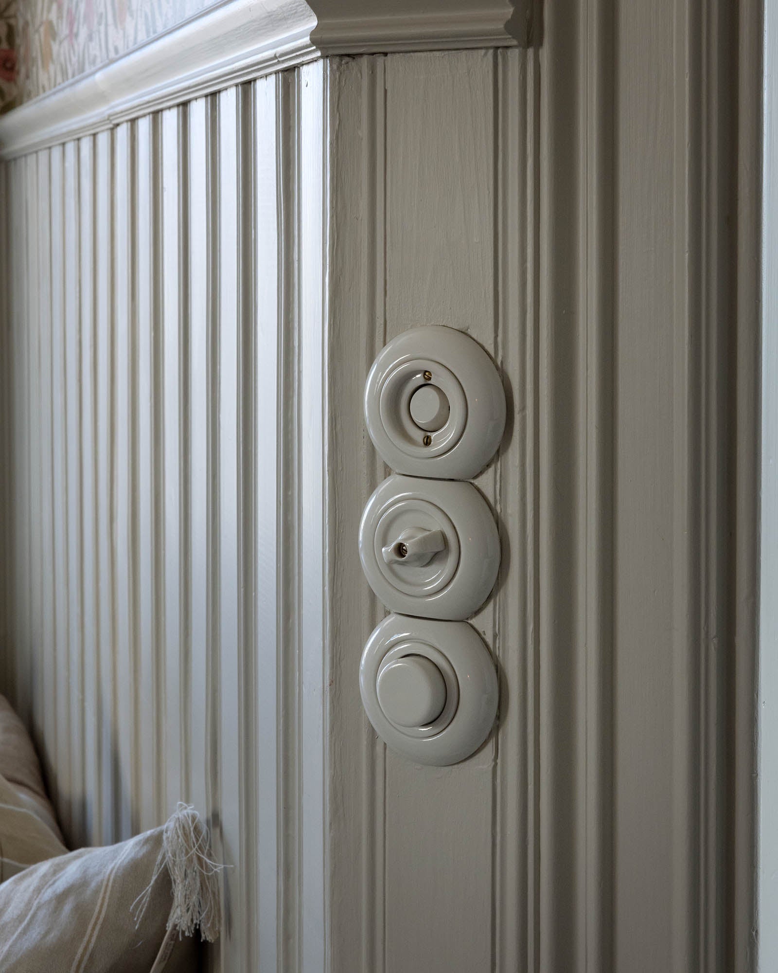 Vridströmbrytare insats porslin - Trappströmbrytare image