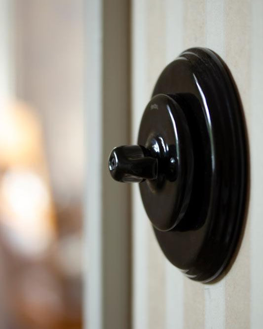 Dobbeldimmer - Vridimmer med (kronevender) svart porselen image