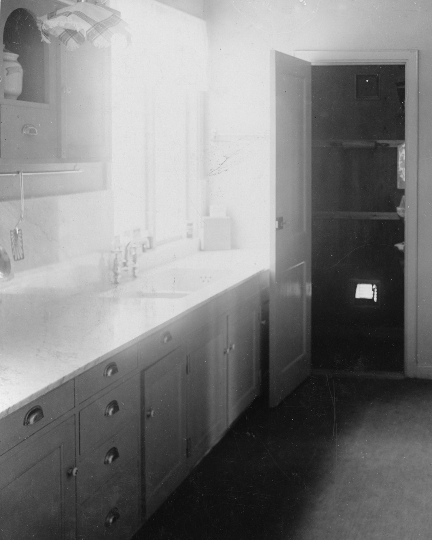 Stilhistoria ~ 1920 Tjugotalsklassism: Golv, Snickerier, Dörrar & Stuckatur card image