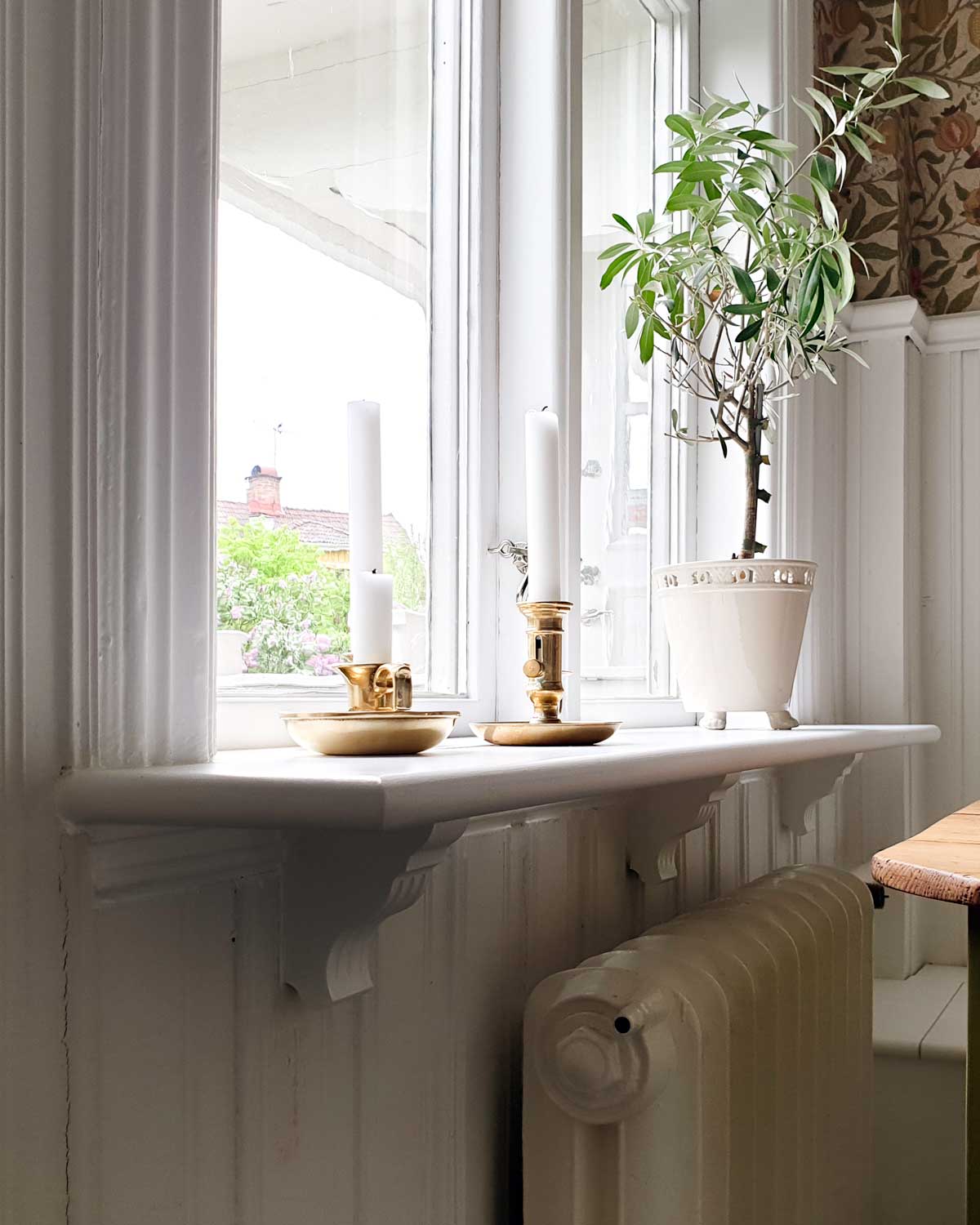 Inspiration - Vinduskarm med trekonsoll card image