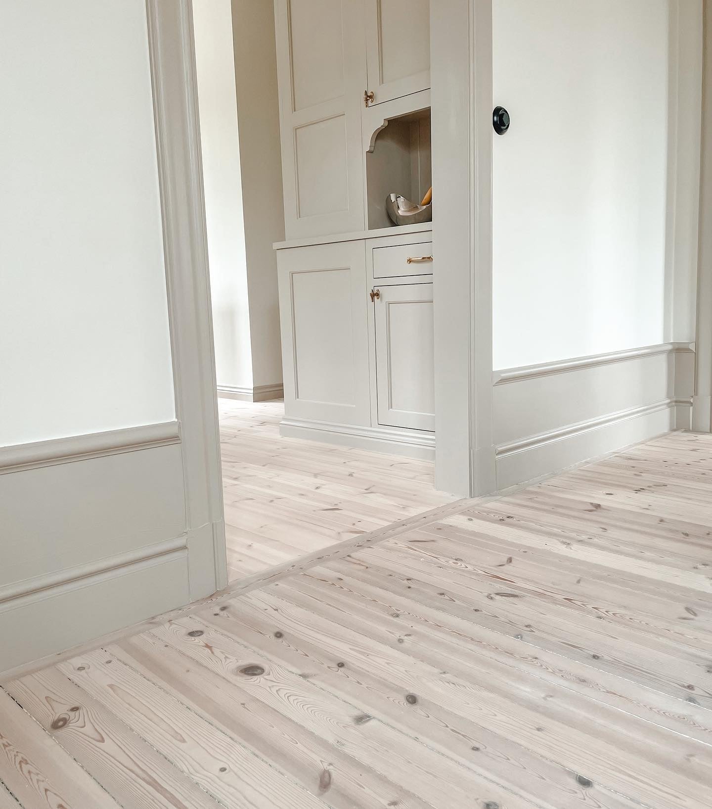 Facts & Info - Solid wood flooring card image