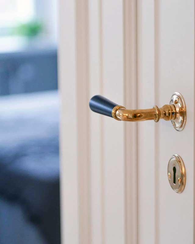 Door handle - Næsman 195 - Brass image
