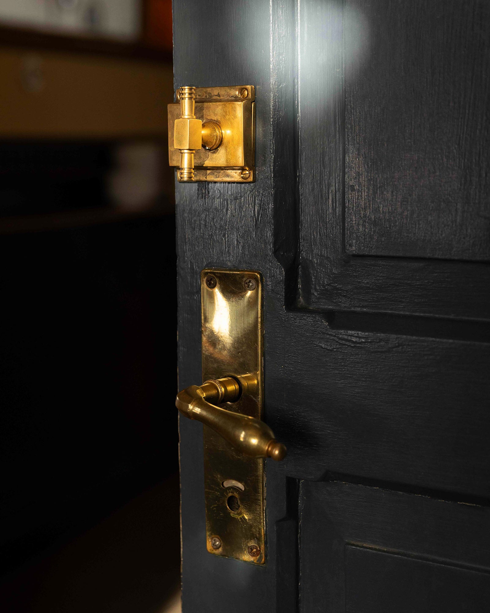 WC lock round - Toilet latch brass image