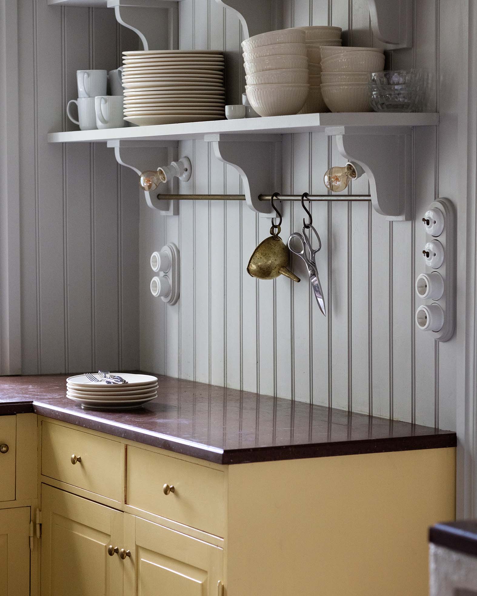 Stopcontact - Wit porselein opbouw - met bolgat image