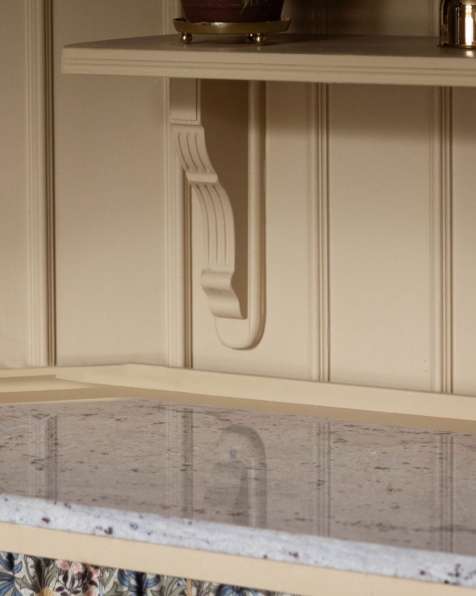 Étagère murale ancienne en bois - Gullholmen entre console image