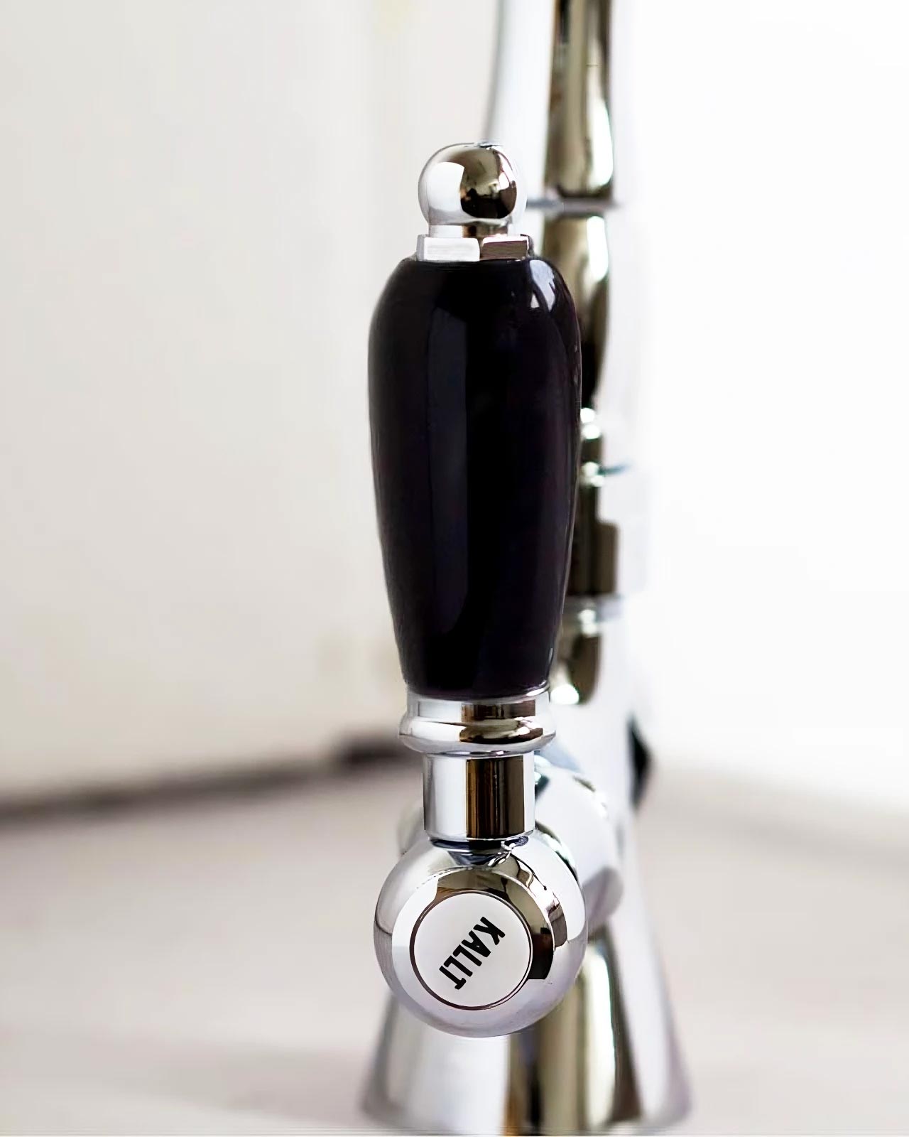 Mitigeur de cuisine - Chelsea chrome avec poignées noires image