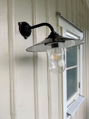 Udendørslampe - Staldlampe 90° kort, sort skærm thumbnail image