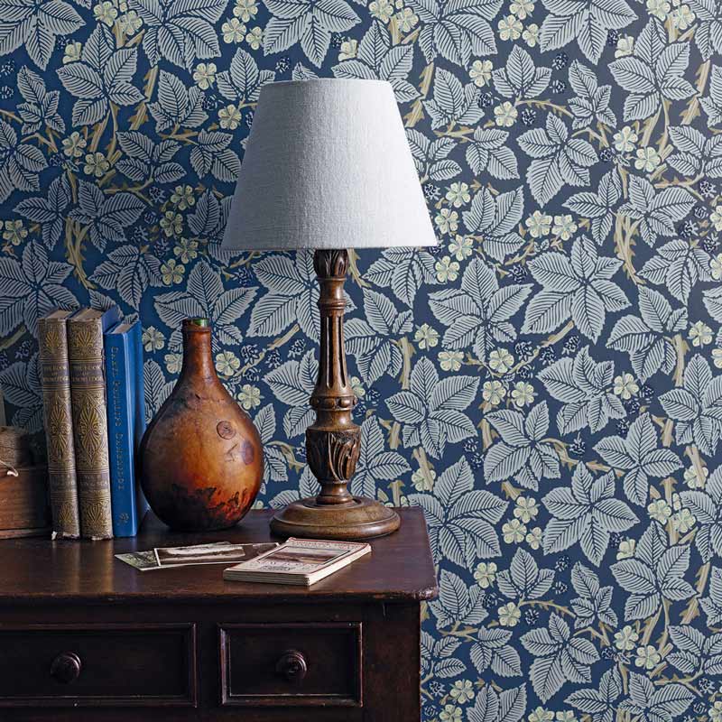 William Morris & Co. Tapet - Bramble Indigo image