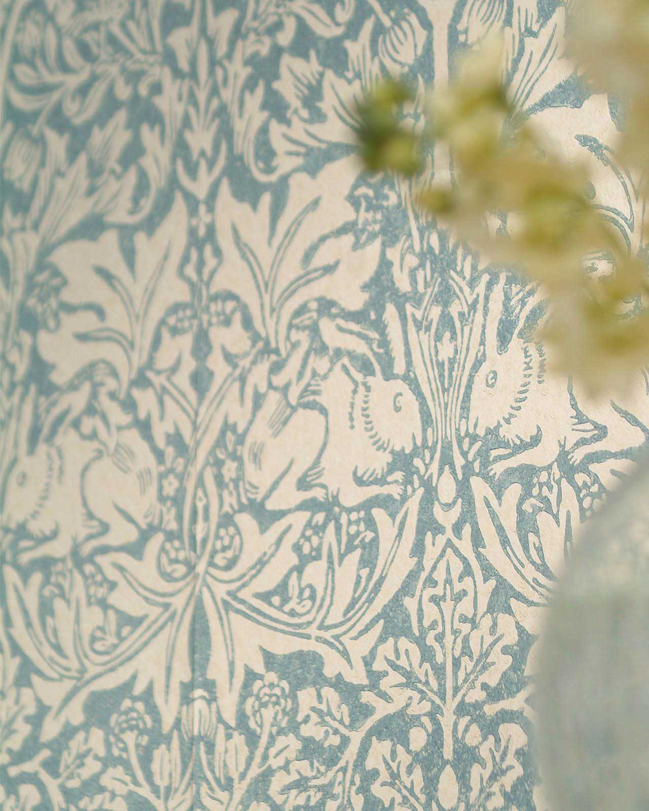 William Morris & Co. Tapet - Brer Rabbit Indigo/Vellum image