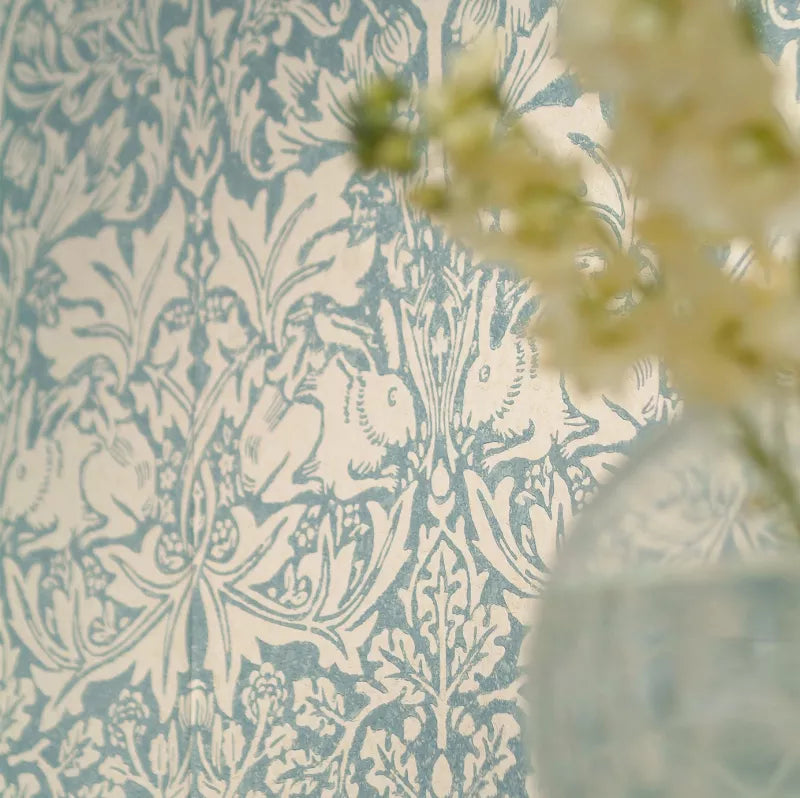 William Morris & Co. Tapet - Brer Rabbit Indigo/Vellum image