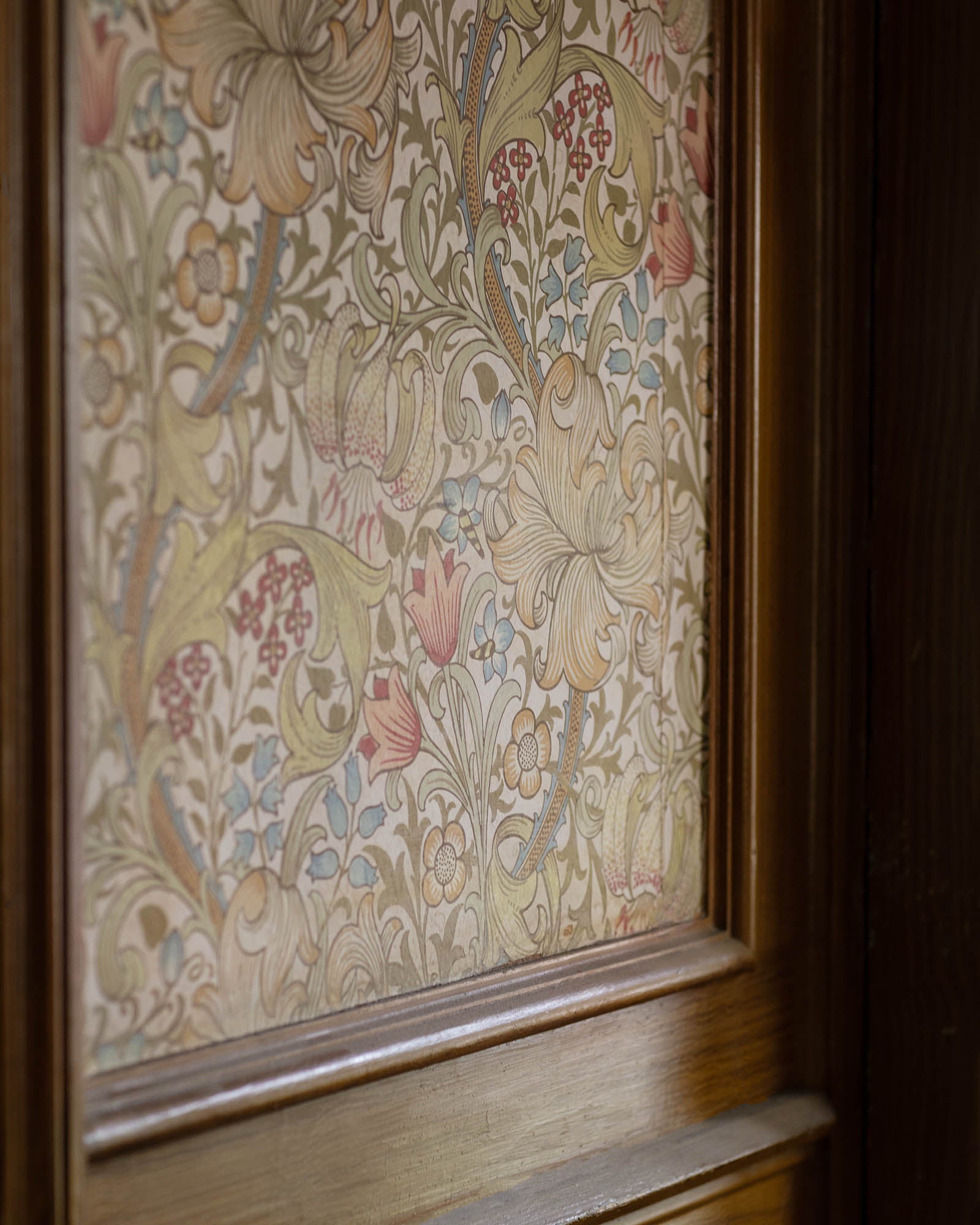 William Morris & Co. - Gammaldags tapet - Golden Lily fig/burnt orange ...