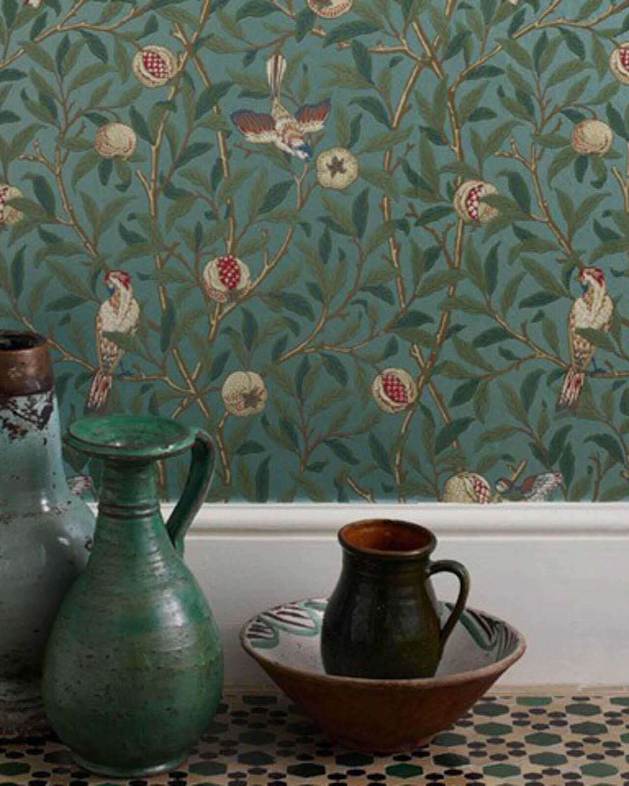 William Morris & Co. Tapet - Bird & Pomegranate Charcoal/Sage image