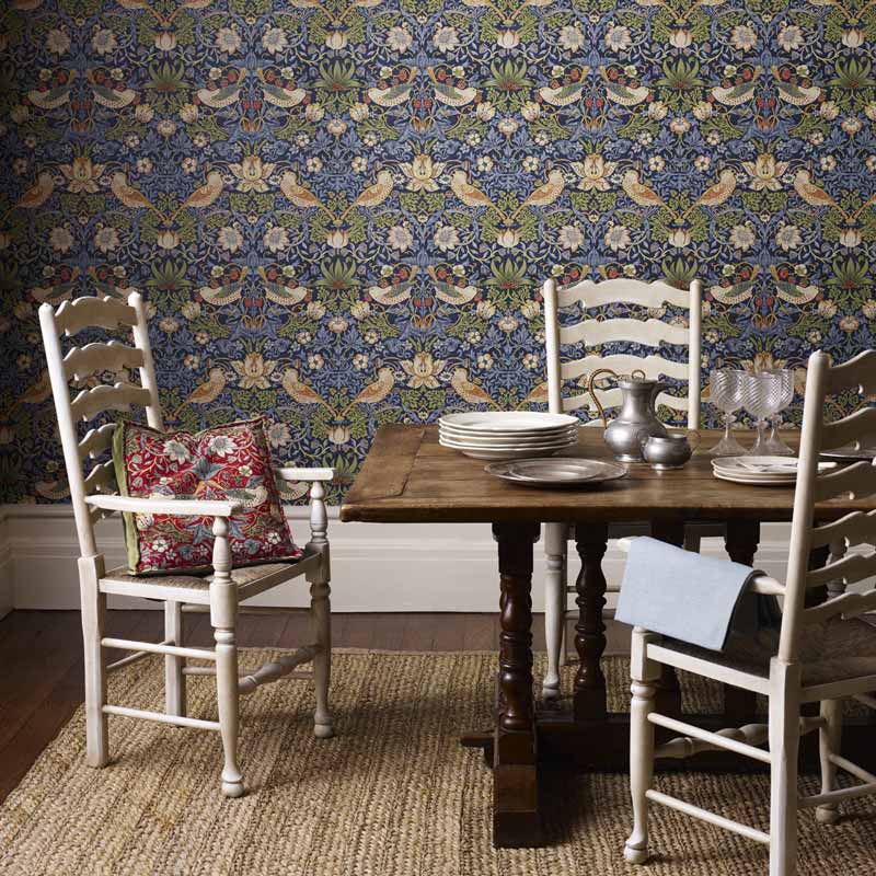 William Morris & Co. Tapete - Strawberry Thief crimson/slate image