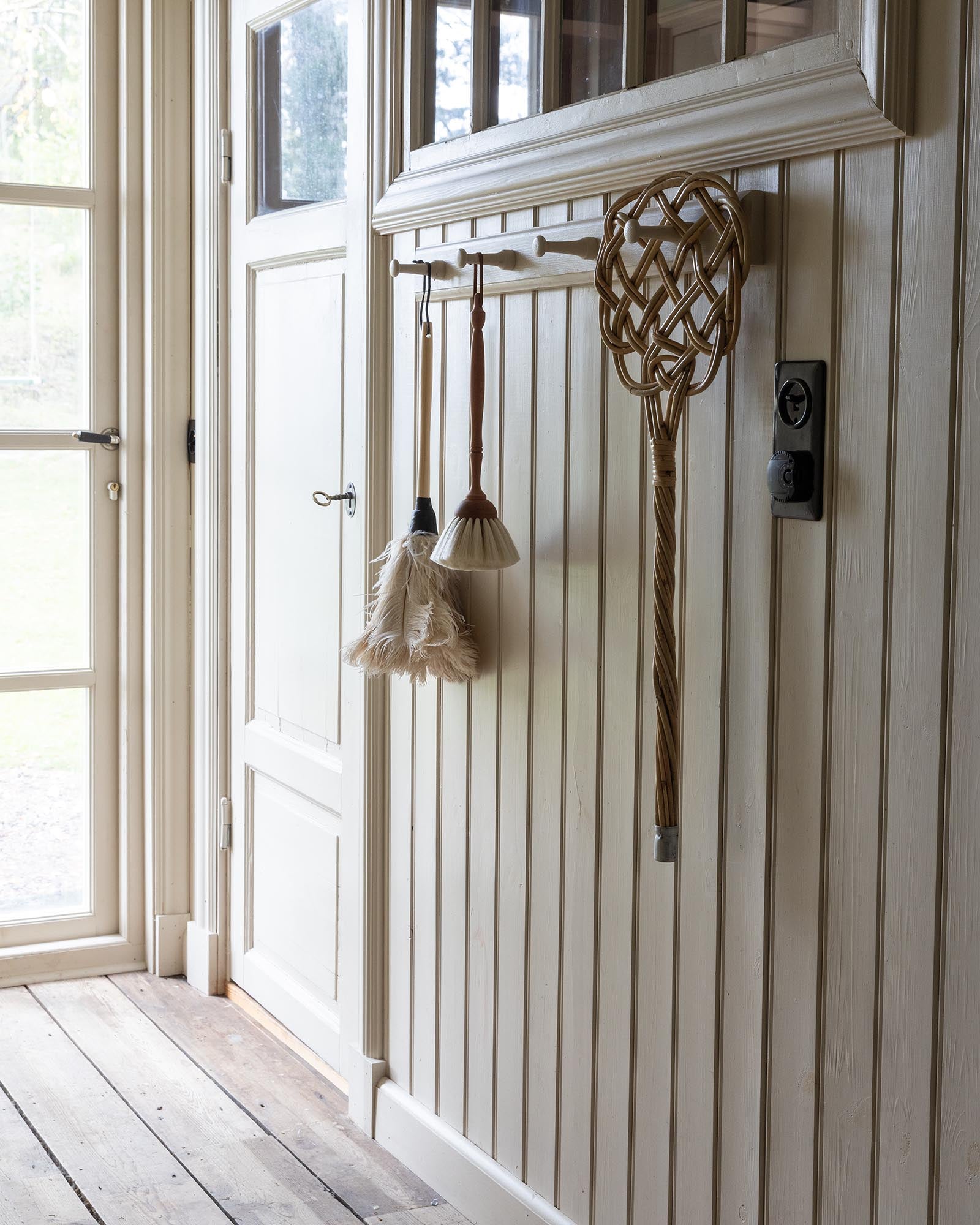 Dammvippa II - Vita strutsfjädrar image