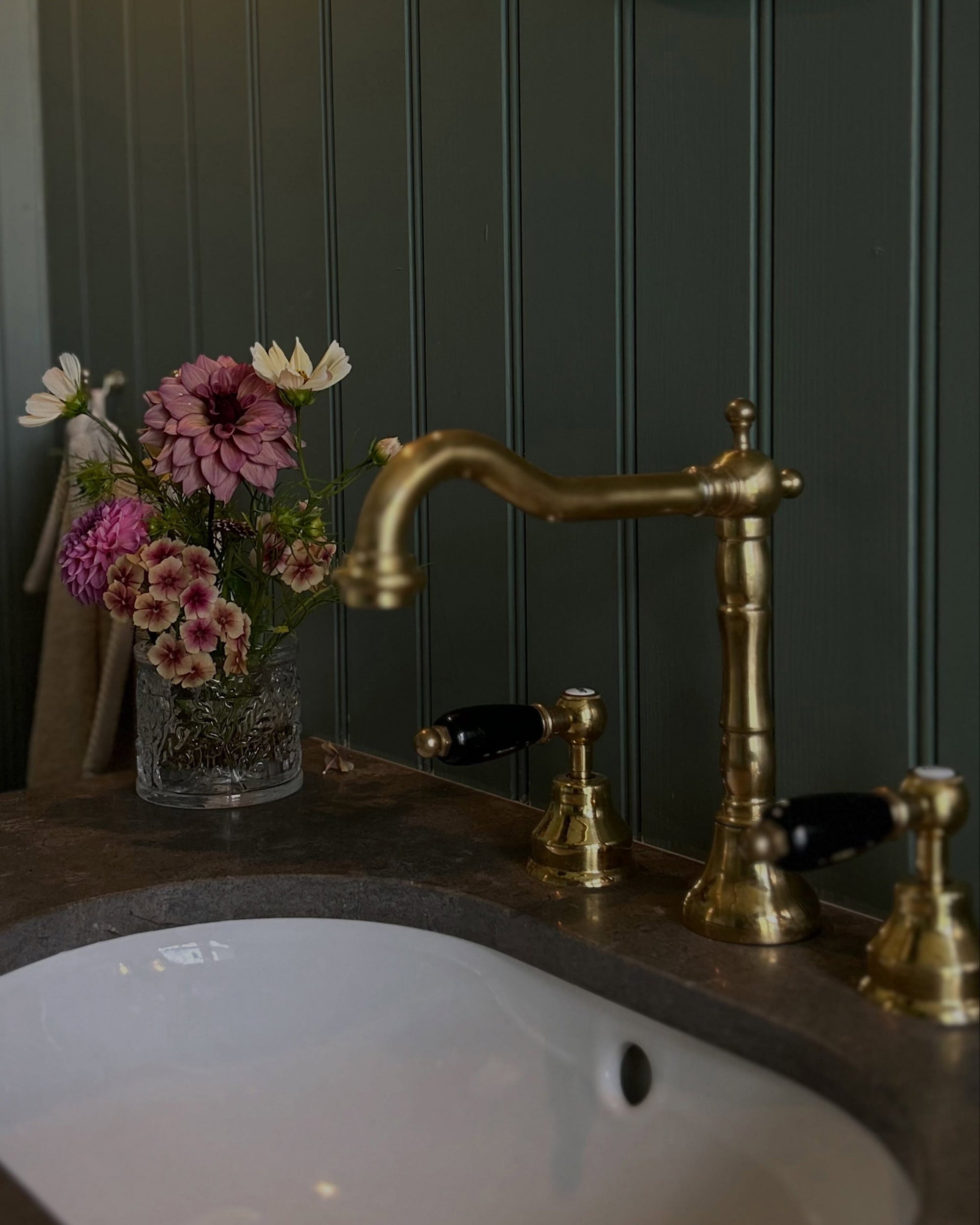 Bathroom Sink Faucet - Chelsea - For 3 Tapholes - Brass image