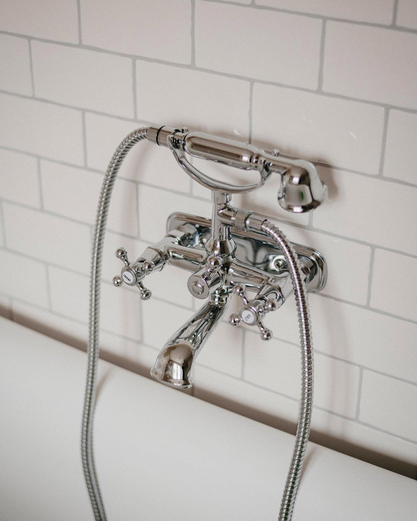 Badkarsblandare med handdusch - Kensington krom image