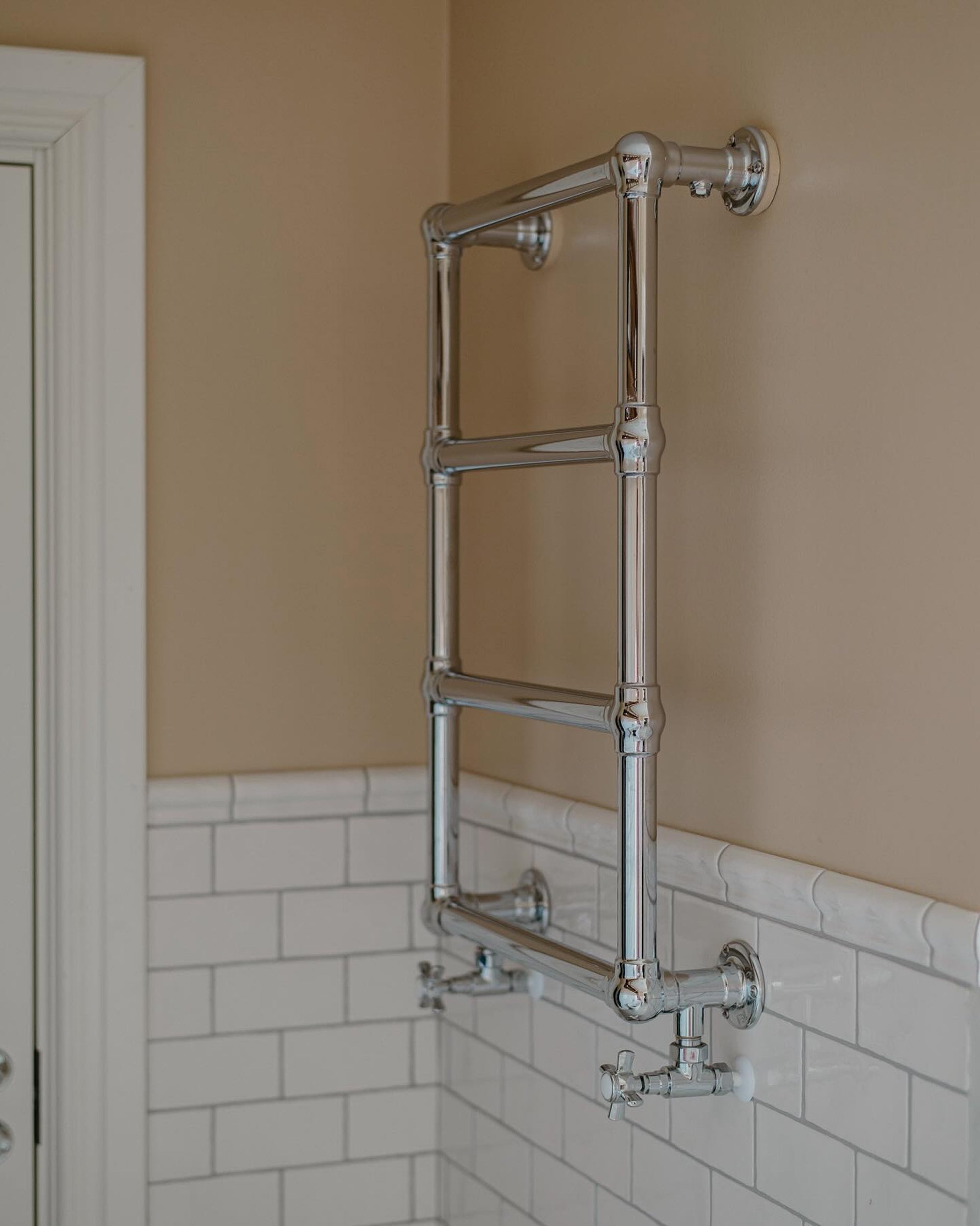 Old Style Towel Radiator - Sophia chrome, without valves image