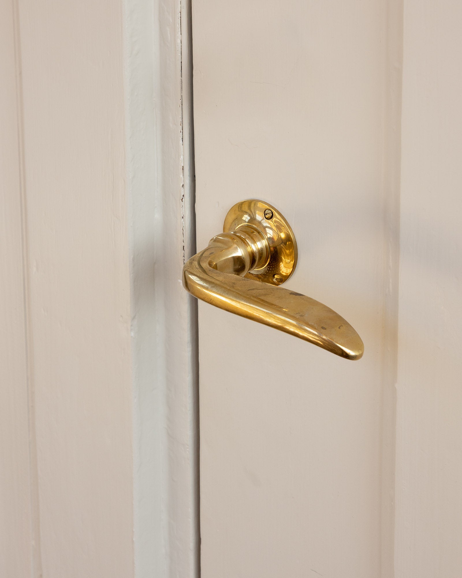 Exterior door handle - Jugend-style, brass image