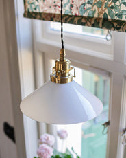 Taklampe - Skomakerlampe messing hvit skjerm thumbnail image
