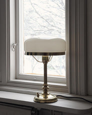 Tischlampe – Karlfeldt Messing, weißer Schirm thumbnail image