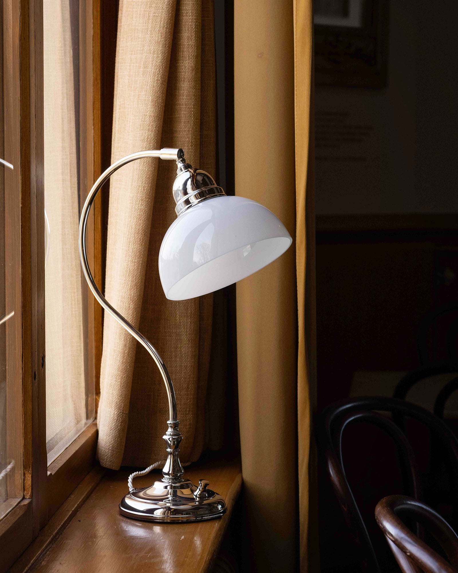 Lampe de table - Lagerlöf nickelée avec abat-jour blanc opale image